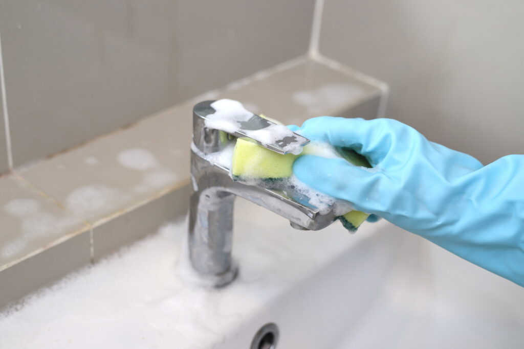 What is the correct order to clean a bathroom